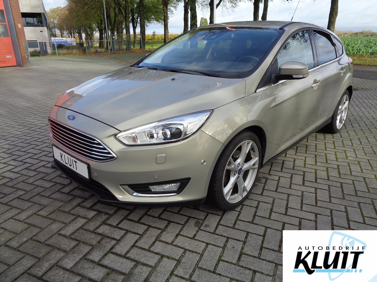Ford Focus - 1.5 Titanium Edition Stoelverwarming 18 inch velgen Achteruitrijcamera - AutoWereld.nl