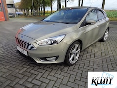 Ford Focus - 1.5 Titanium Edition Stoelverwarming 18 inch velgen Achteruitrijcamera