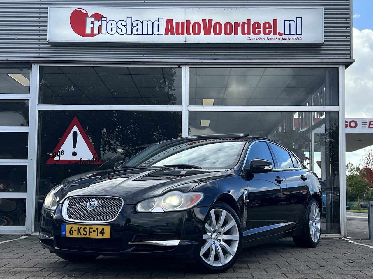 Jaguar XF - 4.2 V8 Premium Luxury 297 PK / Xenon / Dodehoek detect. / Camera / 2008 - AutoWereld.nl