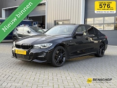 BMW 3-serie - 330i xDrive M Sport Schuifdak Laser Carplay Navi Harman Kardon