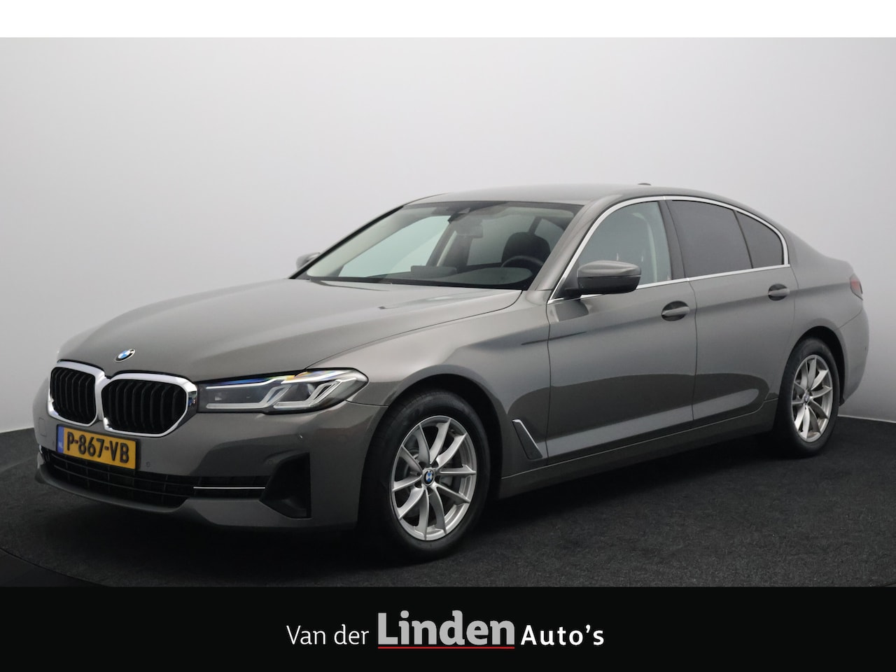 BMW 5-serie - 520d xDrive Business Edition Plus | Trekhaak | BMW Laser Koplampen | Leer - AutoWereld.nl