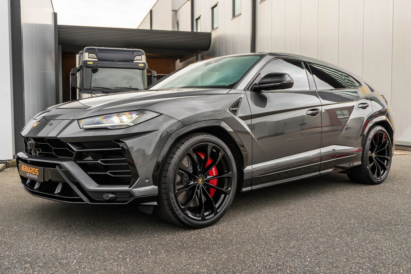 Lamborghini Urus - - Grigio Lynx | Adv. B&O | Panoramic Sunroof | HUD | Massage - AutoWereld.nl