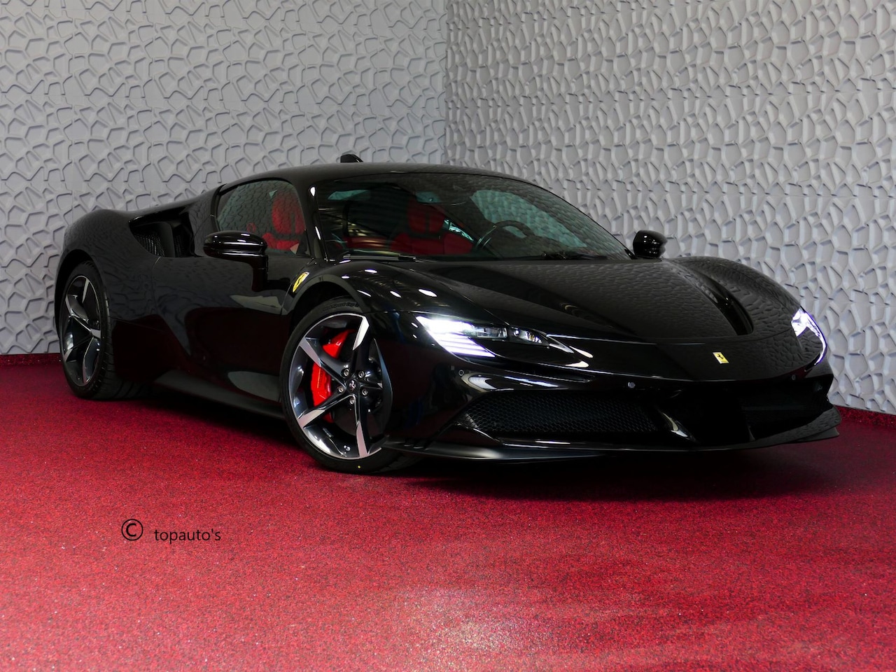 Ferrari SF90 Stradale - 4.0 V8 1000PK INCL BTW/BPM CARBON SEATS/STUUR LIFT CARPLAY AFS CAMERA - AutoWereld.nl