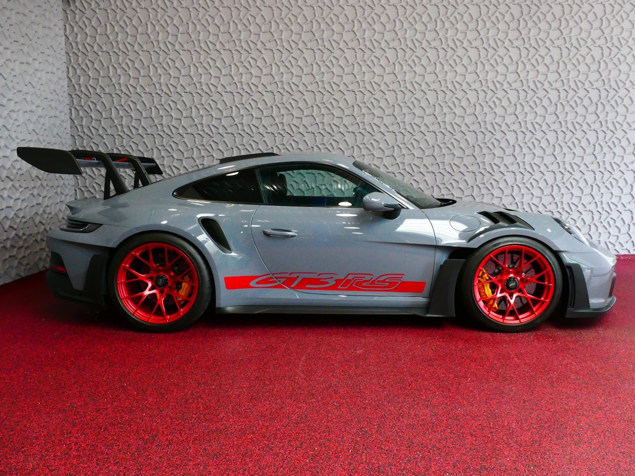 Porsche 911 - Porsche 992 GT3 RS – Arctic Grey | Sammlerfahrzeug | Nur 2.099 km Preis inkl. MwSt - AutoWereld.nl