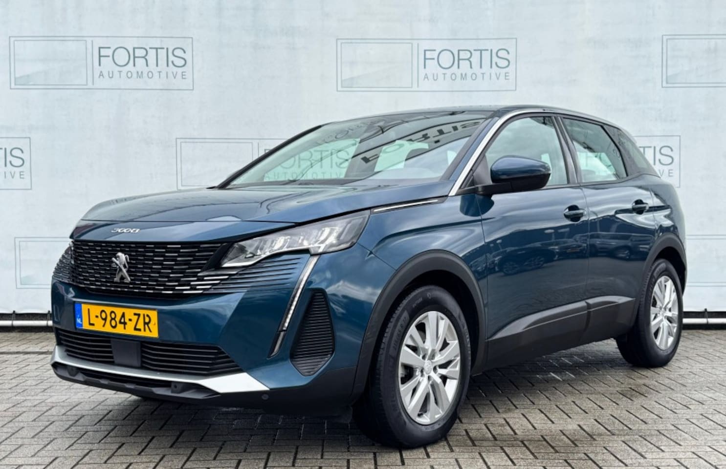 Peugeot 3008 - 1.2 PureTech Blue Lease Active NL AUTO | CAMERA | TREKHAAK | CARPLAY | - AutoWereld.nl