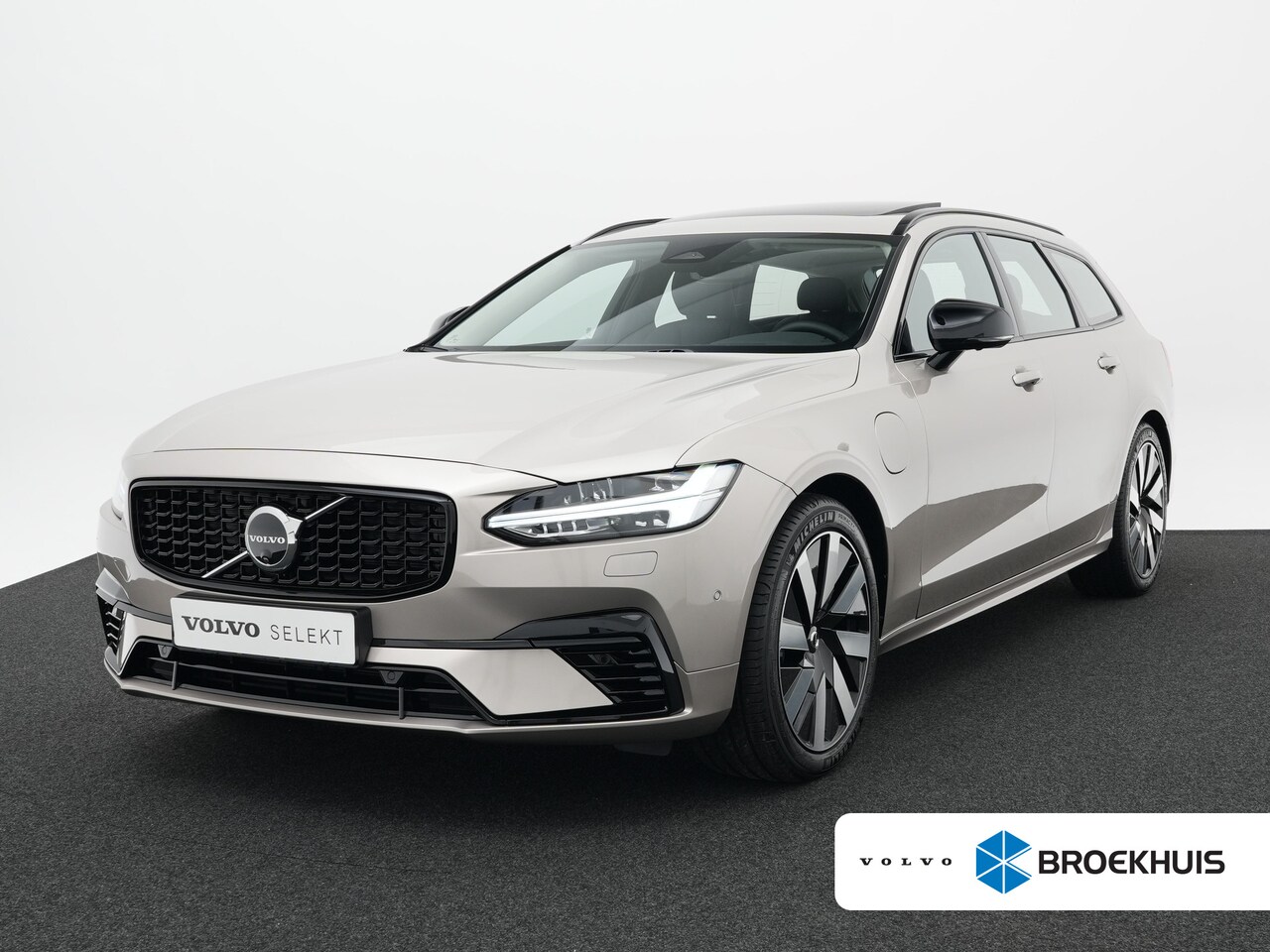Volvo V90 - 2.0 T8 Plug-in hybrid AWD Ultra Dark | 360° Camera | Harman Kardon | Head-Up | Panoramadak - AutoWereld.nl