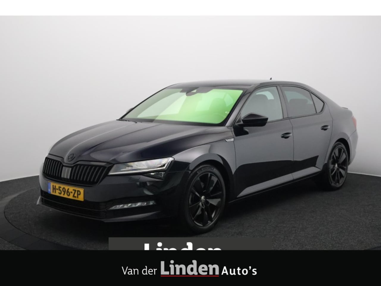 Skoda Superb - 1.5 TSI ACT Sportline Business Black Edition | Automaat | Camera | Virtual Display | Matri - AutoWereld.nl