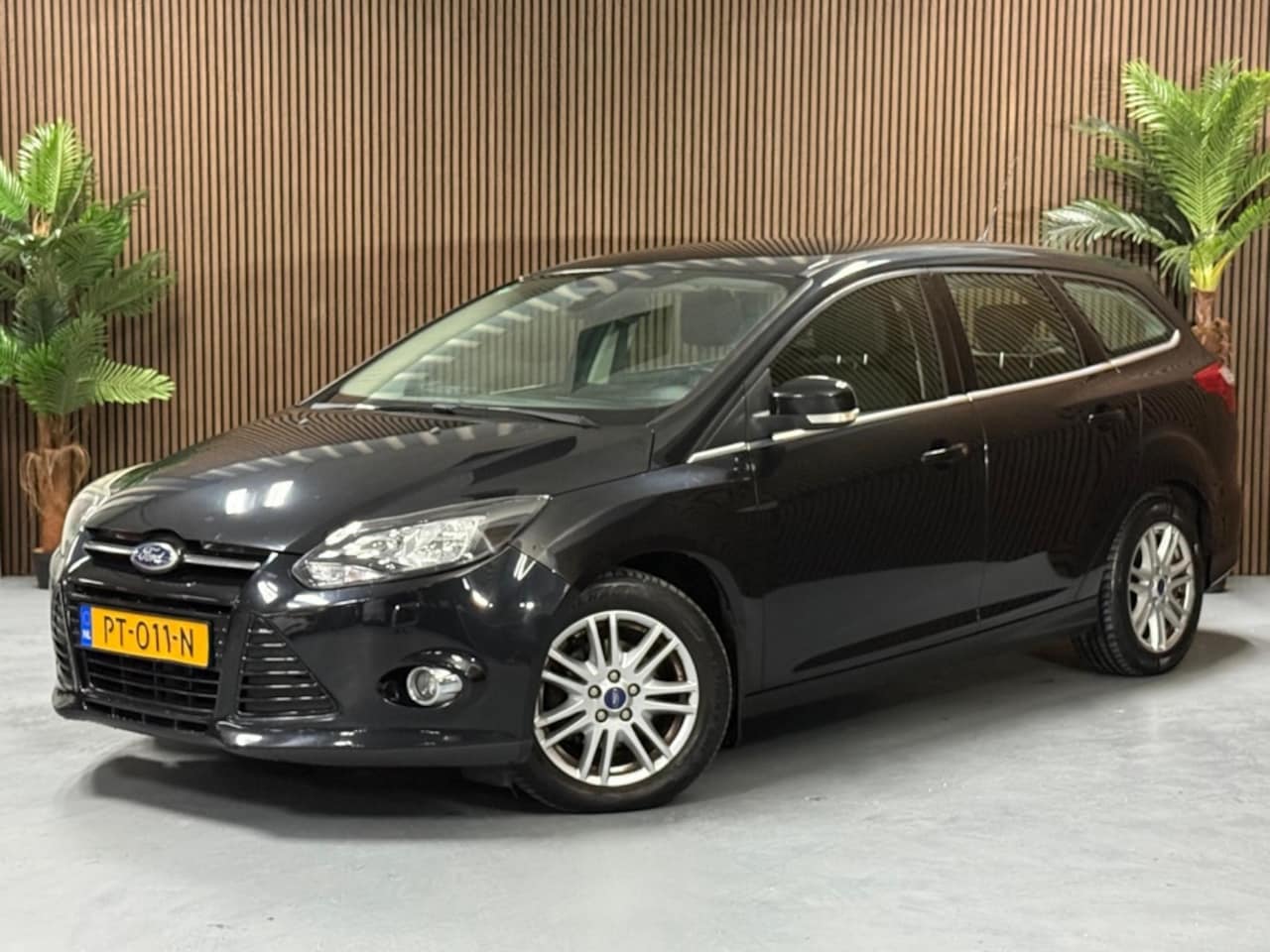 Ford Focus Wagon - 1.0 EcoB. Titanium - AutoWereld.nl