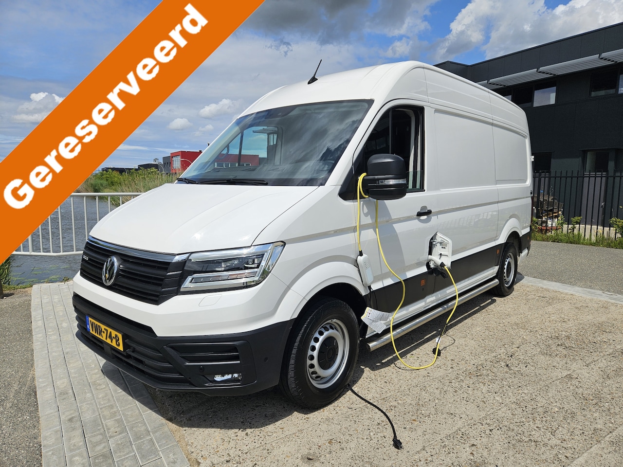 Volkswagen Crafter - e-Crafter L3H3 36 kWh Autm voorheen L2H2 133Km actieradius 2-2022 - AutoWereld.nl