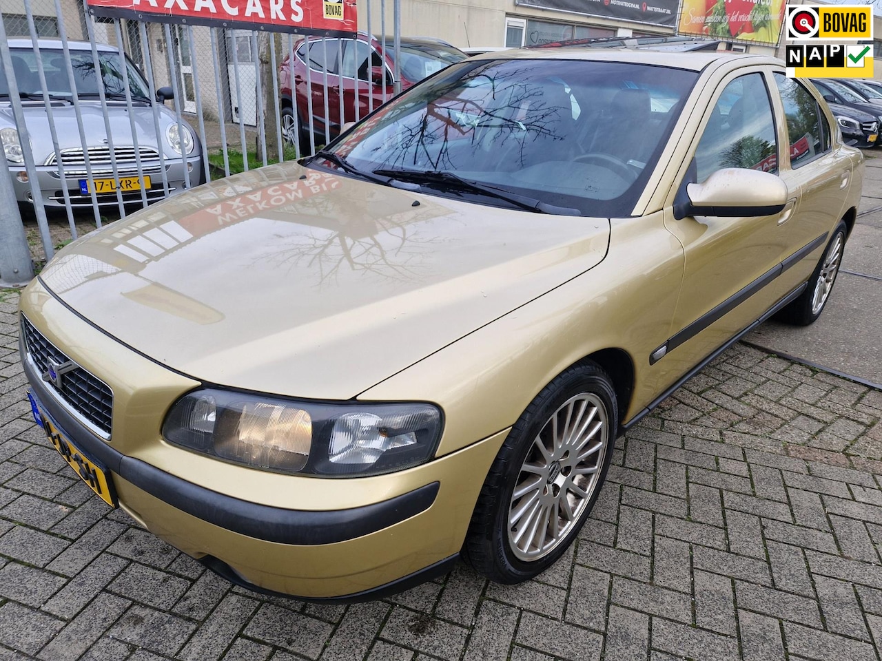 Volvo S60 - 2.4 Edition AUTOMAAT ! STERKE NETTE AUTO ! NIUWE APK ! - AutoWereld.nl
