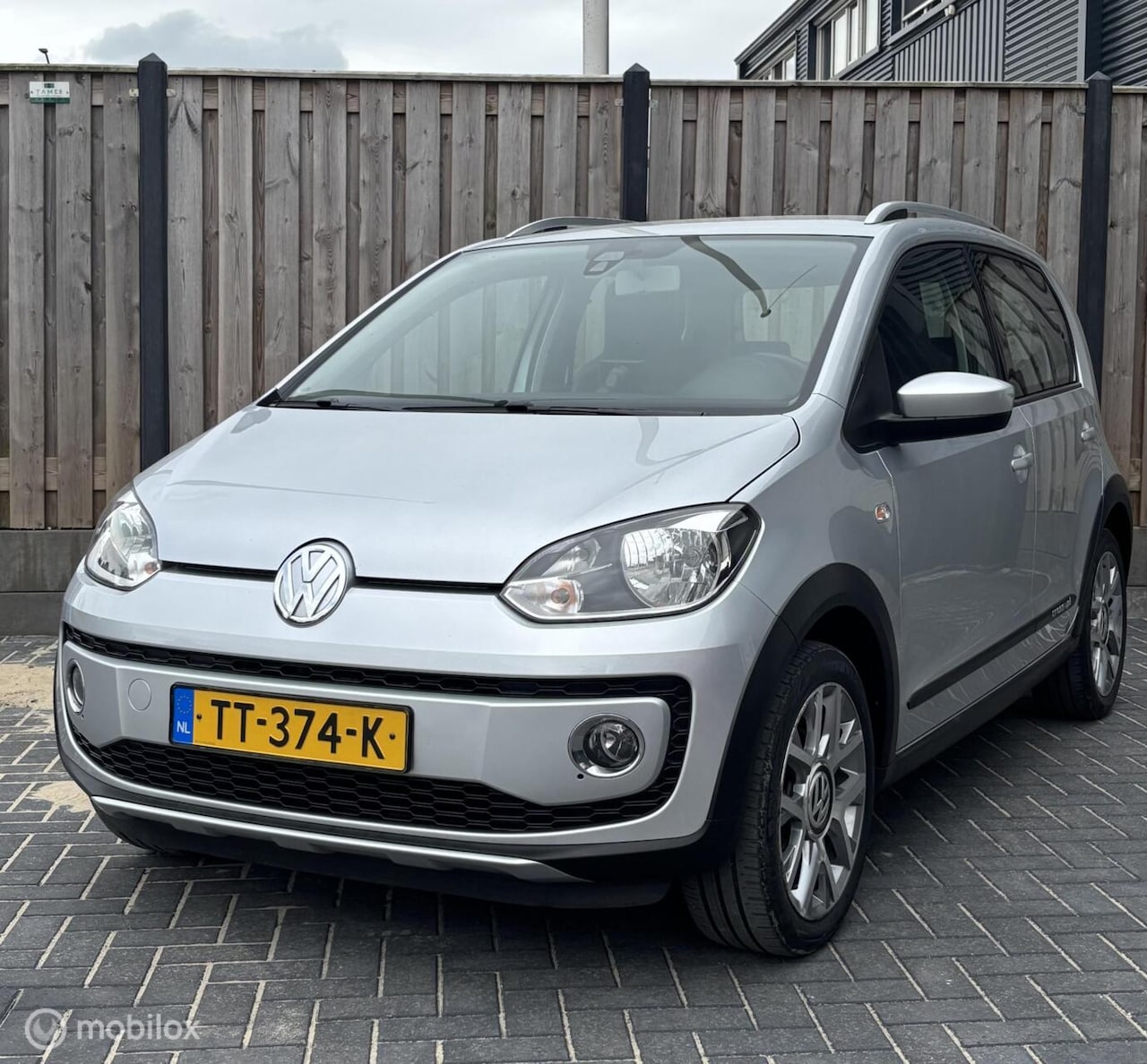 Volkswagen Up! - 1.0 cross up! BlueMotion/ Navi/Airco - AutoWereld.nl