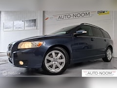 Volvo V50 - 2.4i 170PK MOMENTUM ECC/PDC/DAKRAILS/TREKHAAK/KEURIGE AUTO ✔️