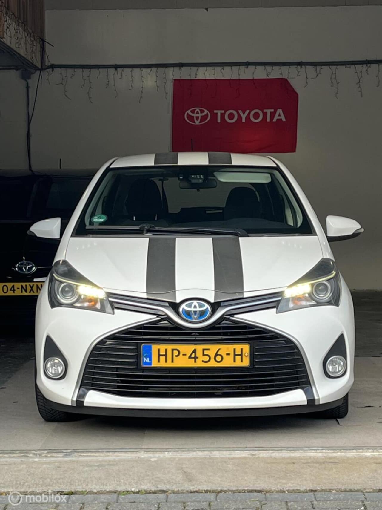 Toyota Yaris - 1.5 Hybrid Trend Automaat, Airco, LED, NAP - AutoWereld.nl