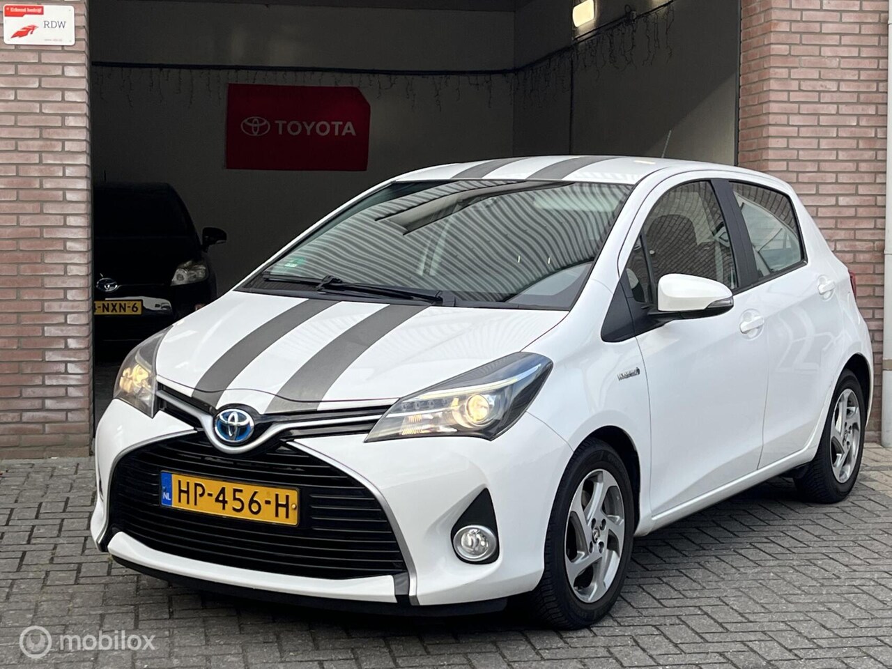Toyota Yaris - 1.5 Hybrid Trend Automaat, Airco, LED, NAP - AutoWereld.nl