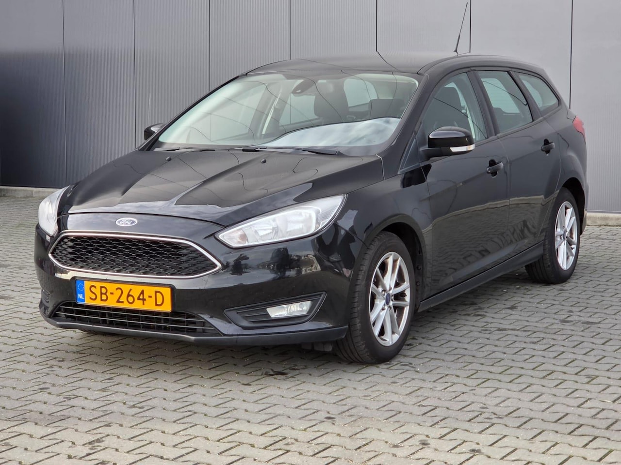 Ford Focus Wagon - 1.0 Titanium 1.0 Titanium - AutoWereld.nl