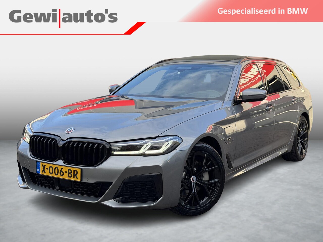 BMW 5-serie Touring - 530e xDrive M -Sport BOMVOL! Skyscraper Grau - AutoWereld.nl