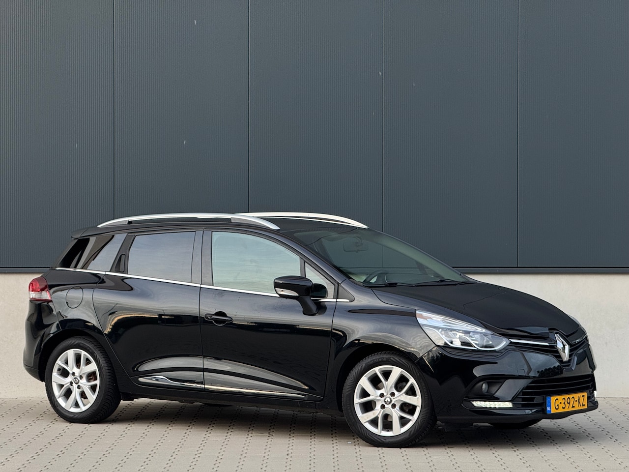 Renault Clio Estate - 0.9 TCe Limited Carplay | Keyless | Navi | Cruise | Led | - AutoWereld.nl