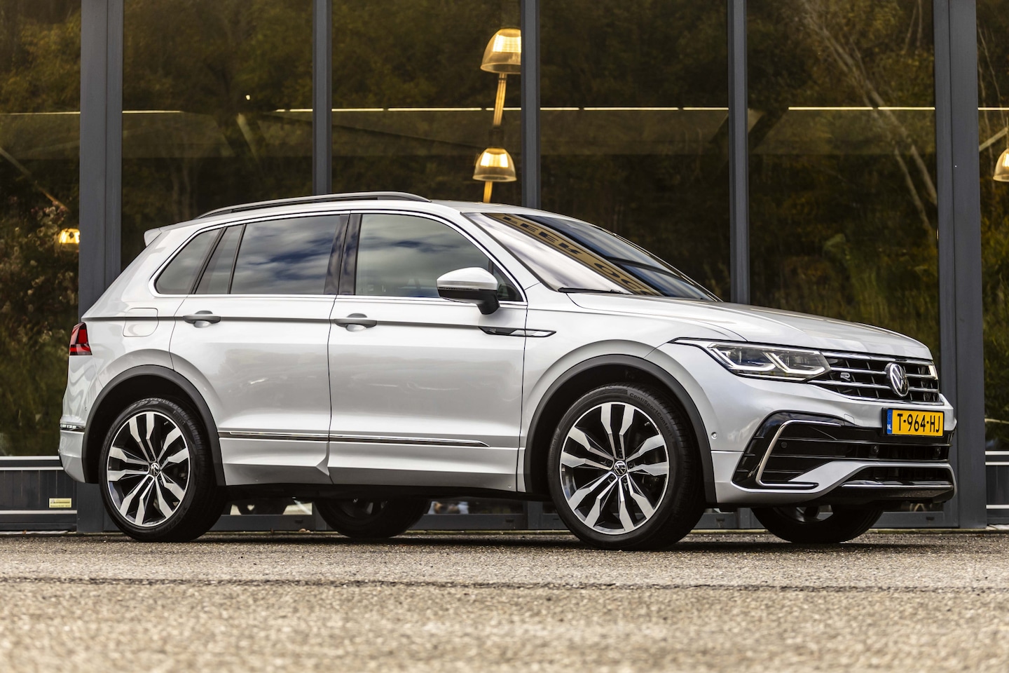 Volkswagen Tiguan - 1.5 TSI R-Line Business 1.5 TSI R-Line Business+ - AutoWereld.nl