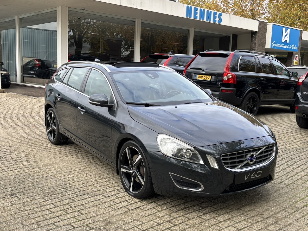 Volvo V60 - 3.0 T6 AWD Summum Schuifdak Standkachel On call Keyless - AutoWereld.nl