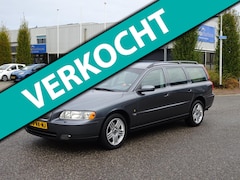 Volvo V70 - 2.4 Momentum Leder Navi Trekhaak