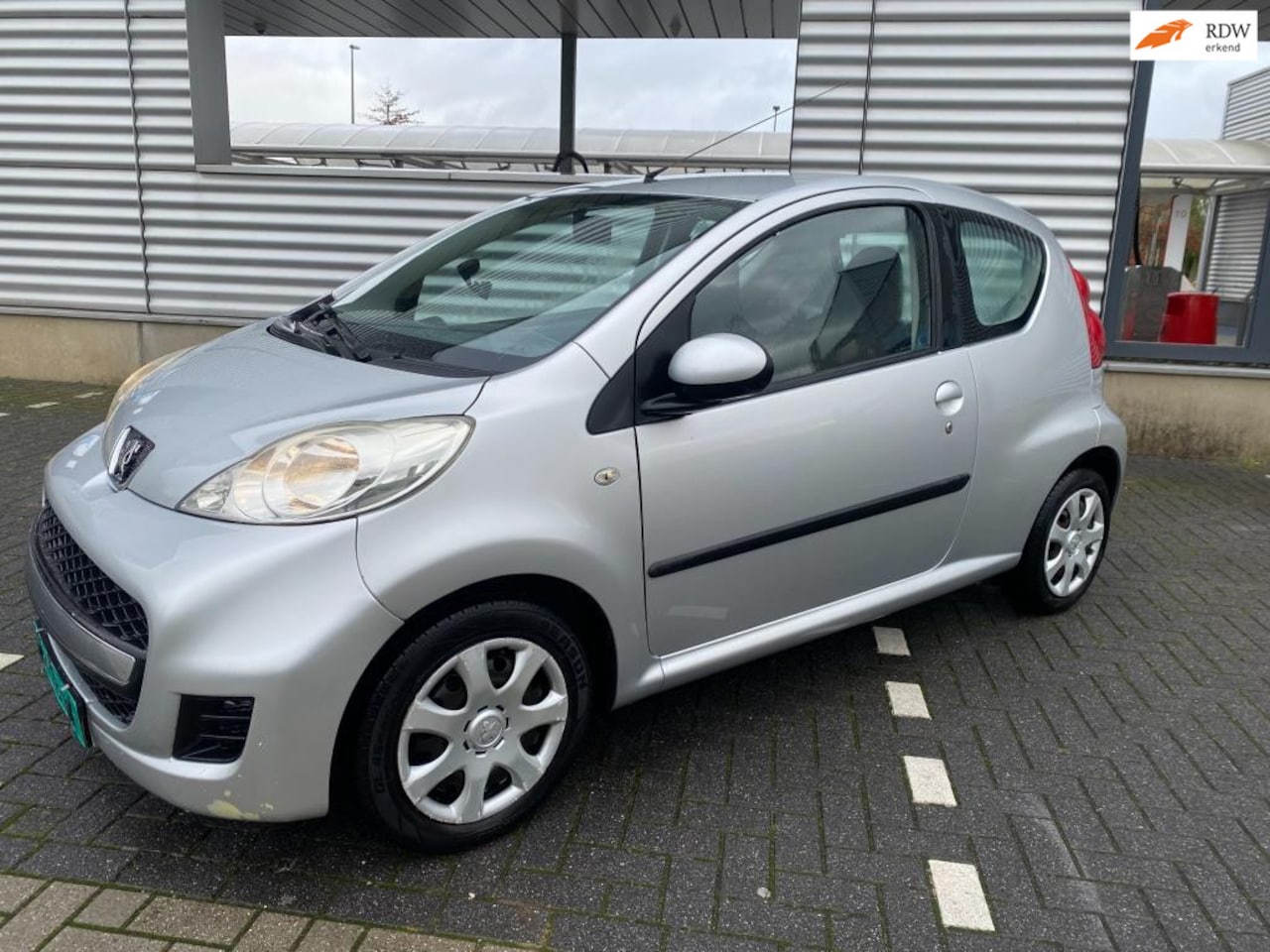 Peugeot 107 - 1.0-12V XR airco nwe apk, all season banden, elektrische ramen , getint glas, mooie auto , - AutoWereld.nl