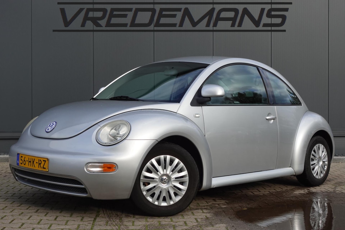 Volkswagen New Beetle - 2.0 Highline 2.0 Highline - AutoWereld.nl