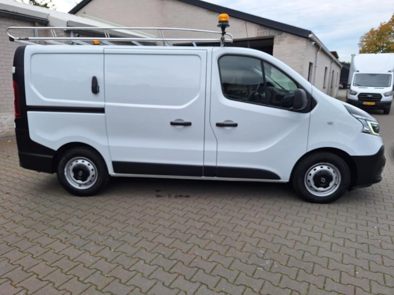 Renault Trafic - 1.6 dCi L1H1 Comfort Imperiaal kastinrichting - AutoWereld.nl