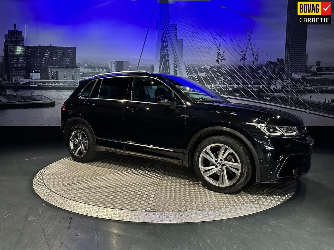 Volkswagen Tiguan - 1.5 TSI R-Line Business+ MY 2021*Pano*Keyless*Leder*Trekhaak* - AutoWereld.nl