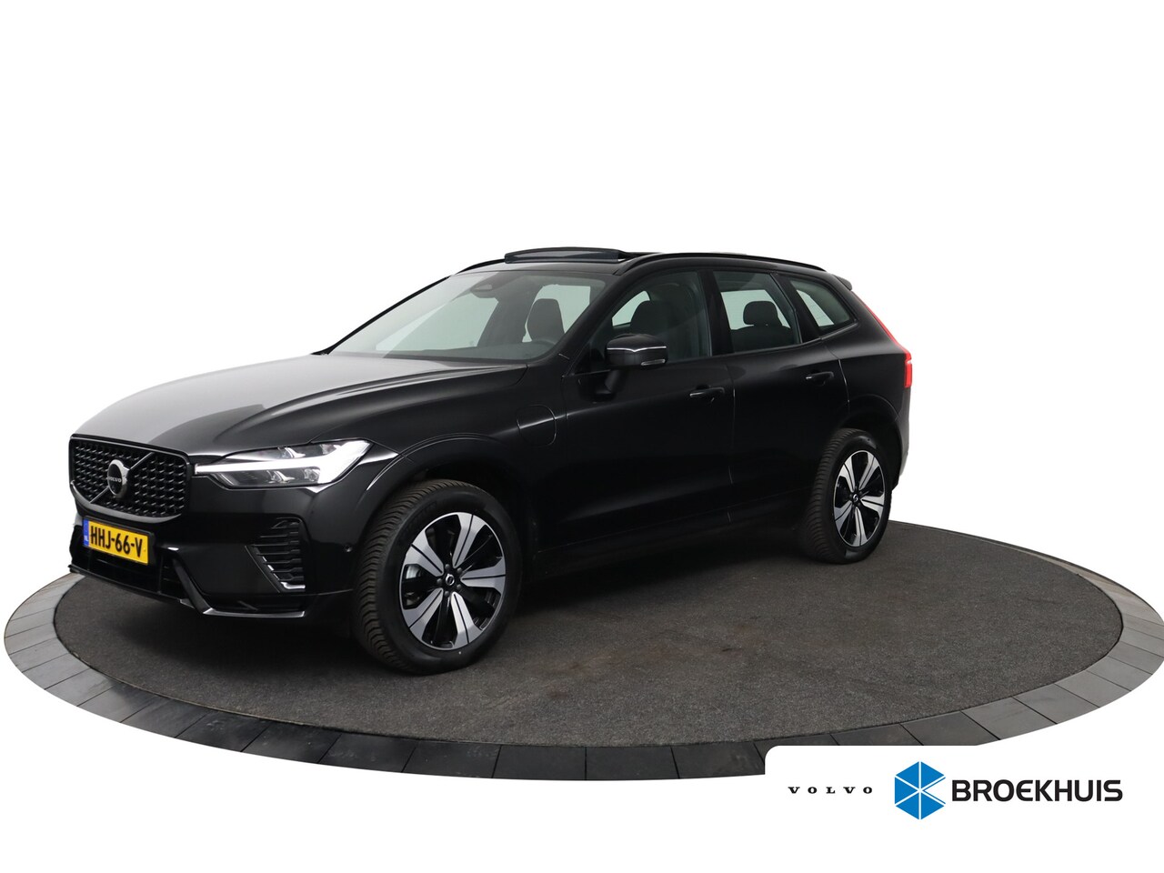 Volvo XC60 - 2.0 T6 Plug-in hybrid AWD Plus Dark Stoel + Stuur verwarming | Trekhaak | BLIS | Elektrisc - AutoWereld.nl