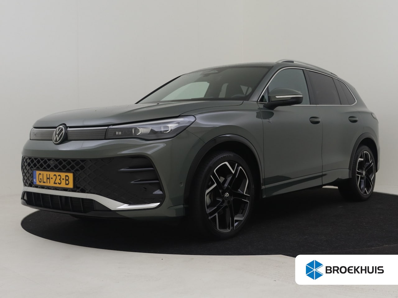 Volkswagen Tiguan - 1.5 eTSI R-Line Business l Harman / Kardon Audio l 360gr Camera l Dodehoeksensor l Matrix - AutoWereld.nl