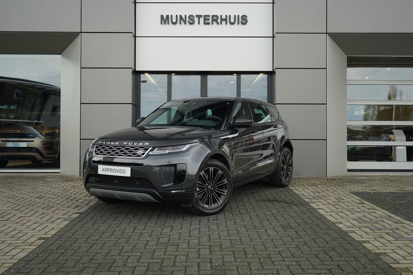 Land Rover Range Rover Evoque - P300e AWD SE | Trekhaak | Voorstoelen verwarmd | Panoramadak | - AutoWereld.nl