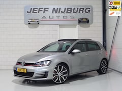 Volkswagen Golf - 2.0 TSI GTI "Origineel NL" Panoramadak Xenon-LED Trekhaak Camera DCC 19"Velgen Parkeersens