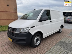Volkswagen Transporter - 2.0 TDI L1H1 28 Comfortline, Trekhaak, 3 Zits, Euro 6, navi, Appel Carplay,