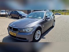 BMW 3-serie Touring - 318i High Executive