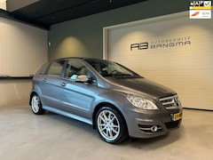 Mercedes-Benz B-klasse - 180 BUSINESSCLASS/LEDEREN BEKLEDING/CLIMA AIRCO/TREKHAAK/ISOFIX/CRUISE CONTROL/NAVIGATIE/L