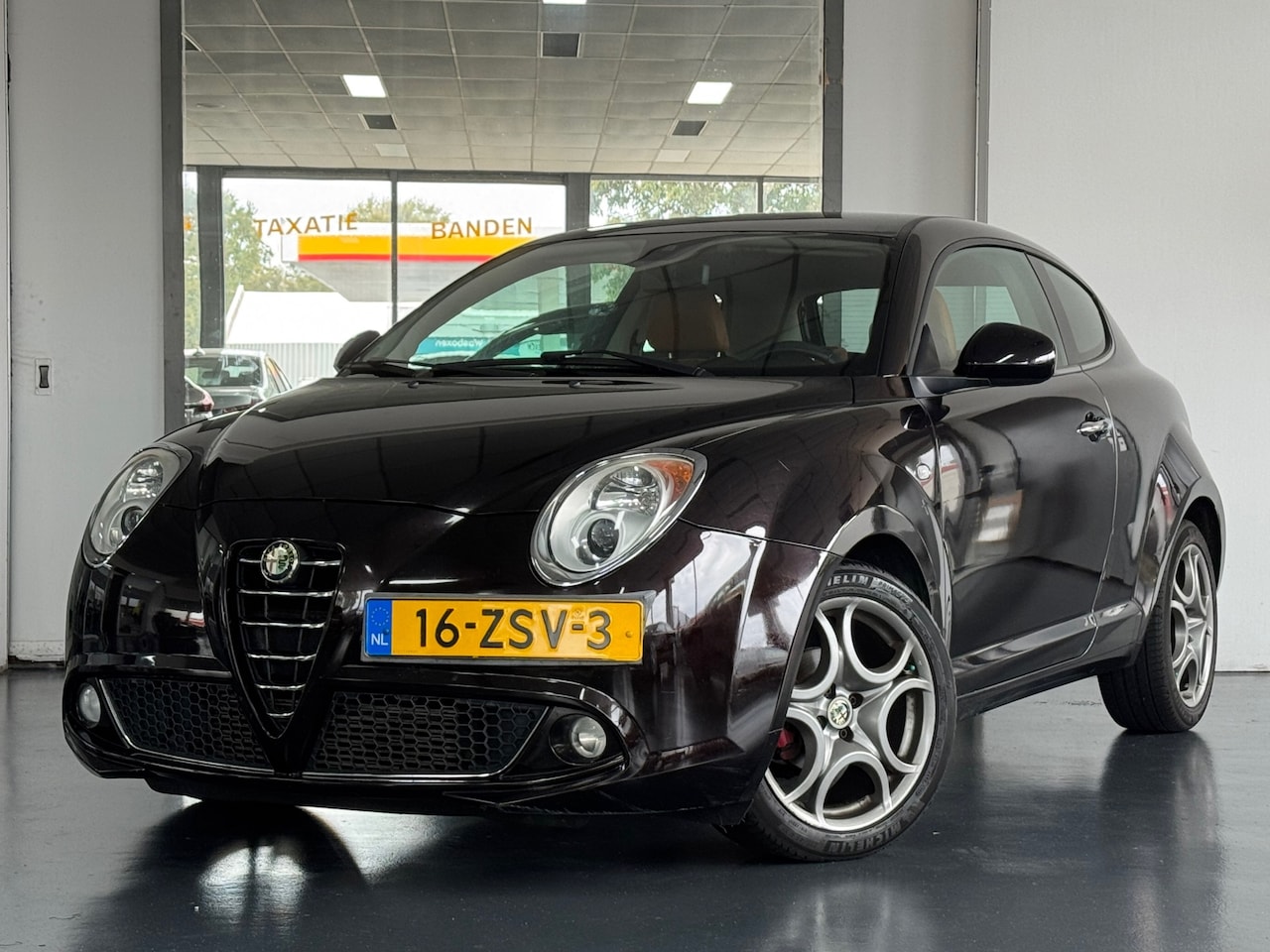 Alfa Romeo MiTo - 0.9 TwinAir Distinctive | Parkeersensor | Leder | Cruise | Airco - AutoWereld.nl