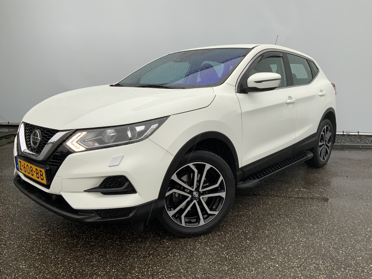 Nissan Qashqai - 1.3 DIG-T Visia A SUV Airco Cruise Groot Scherm Navi Camera Alu Velg TredePLank Euro 6 MPV - AutoWereld.nl