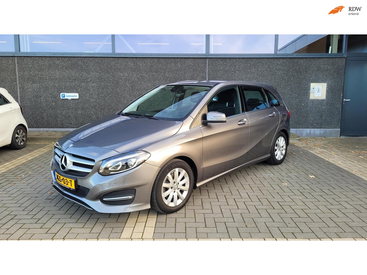 Mercedes-Benz B-klasse - 180 Automaat Ambition 122 pk *1e eigenaar* - AutoWereld.nl
