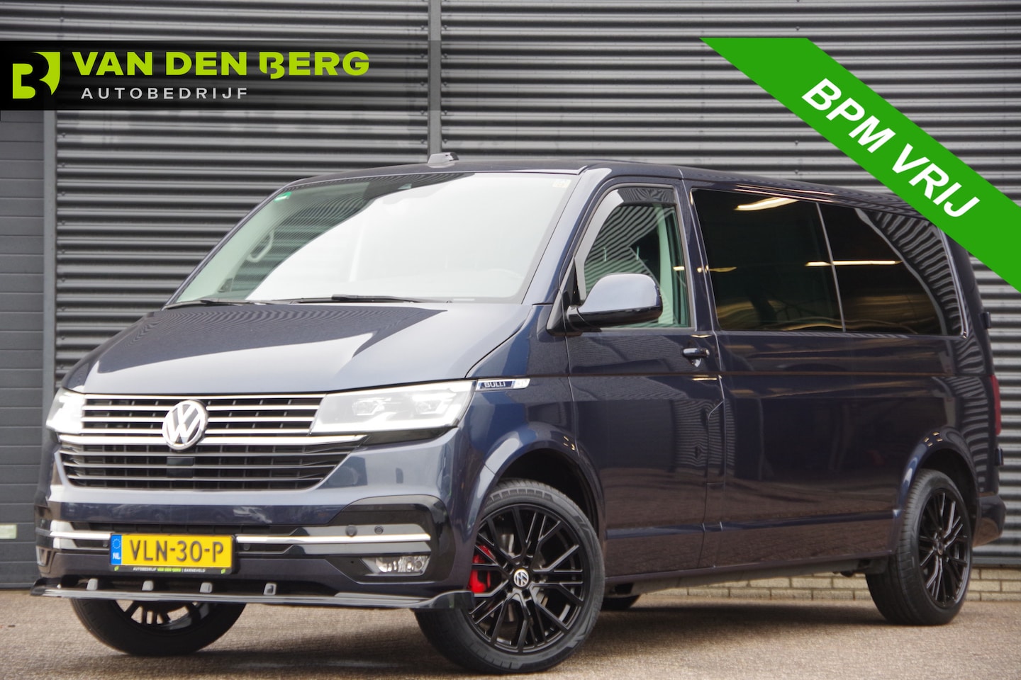 Volkswagen Transporter - 2.0 TDI L2 BULLI DC-5P, AUT. LED, LEDER, TREKHAAK, STOELVERWARMING, ADAPT. CRUISE, DIGITAL - AutoWereld.nl