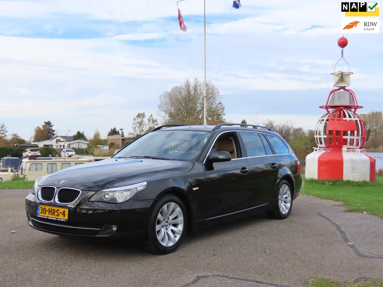BMW 5-serie Touring - 520i Business Line Edition I *LEER *NAVI *NAP *YoungTimer - AutoWereld.nl