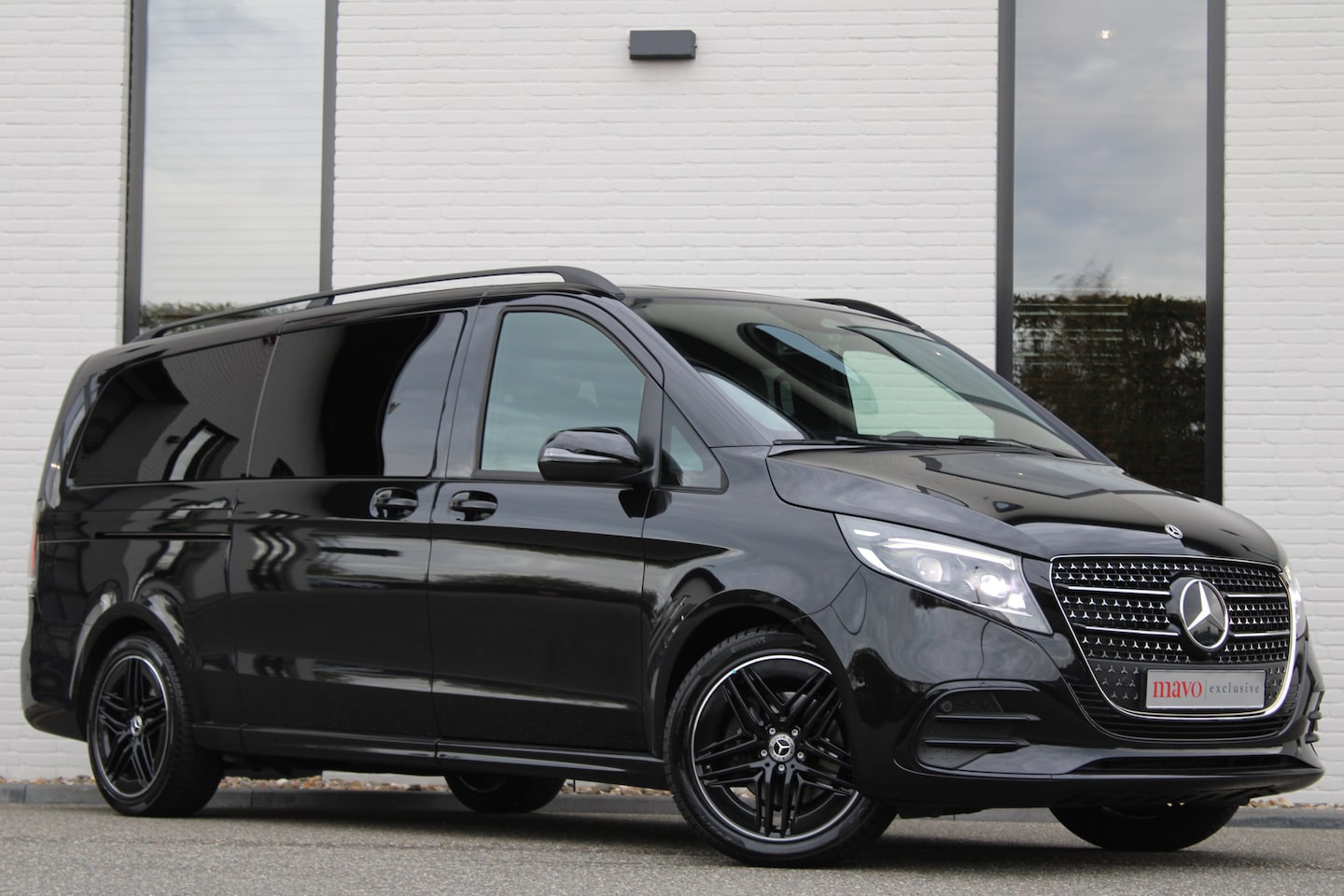 Mercedes-Benz V-klasse - 300d / XXL / 4-matic / DC / AMG / Luchtvering / Camera / Vol Opties / NIEUWSTAAT - AutoWereld.nl