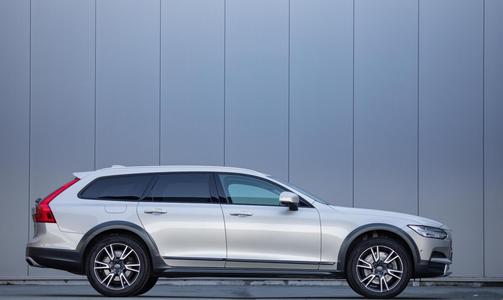 Volvo V90 Cross Country - 2.0 T5 Pro Leder|Zitverlening|Led| - AutoWereld.nl