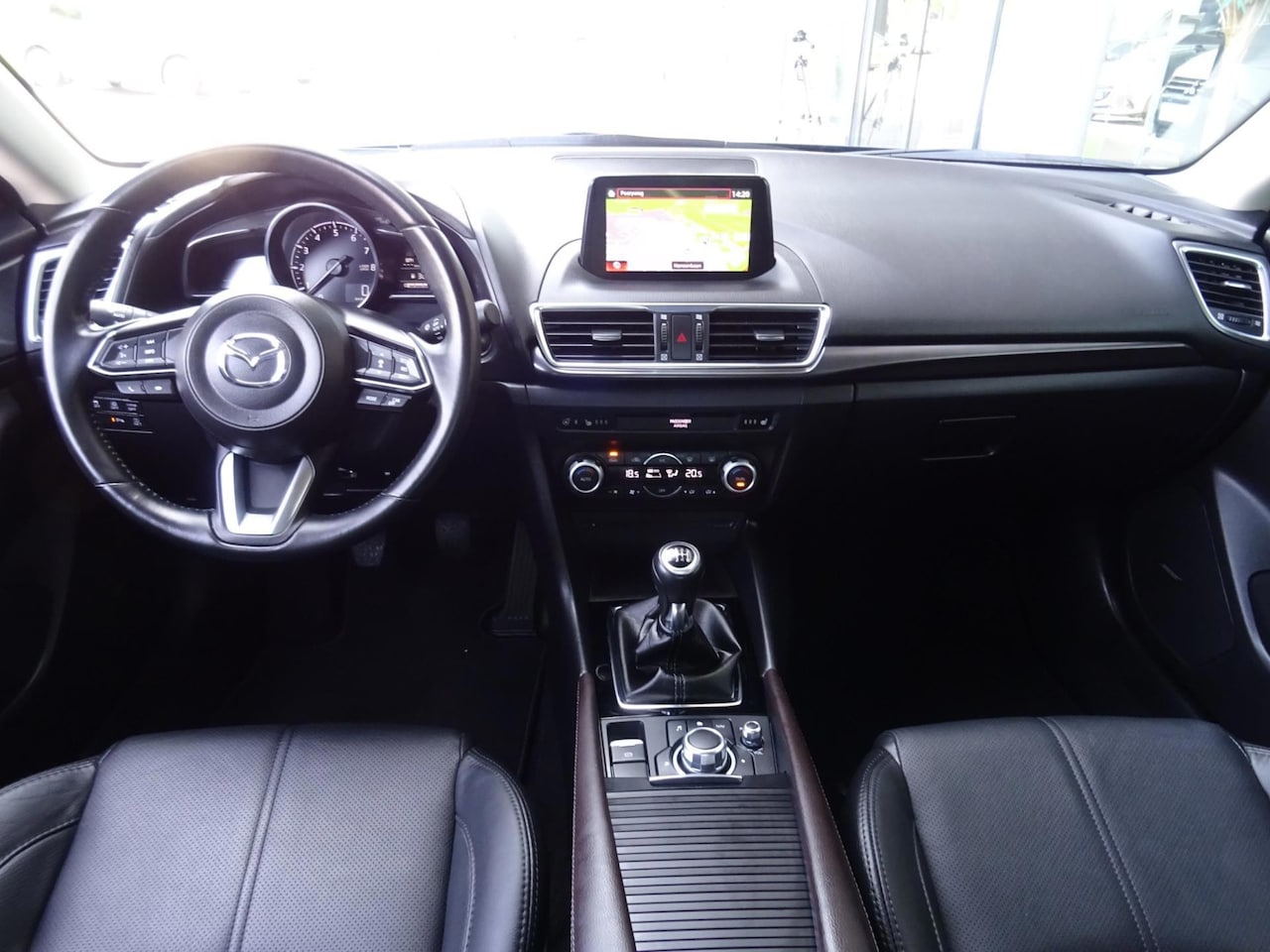 Mazda 3 - 2.0 SkyActiv-G 120 GT-M | Rijklaar - AutoWereld.nl