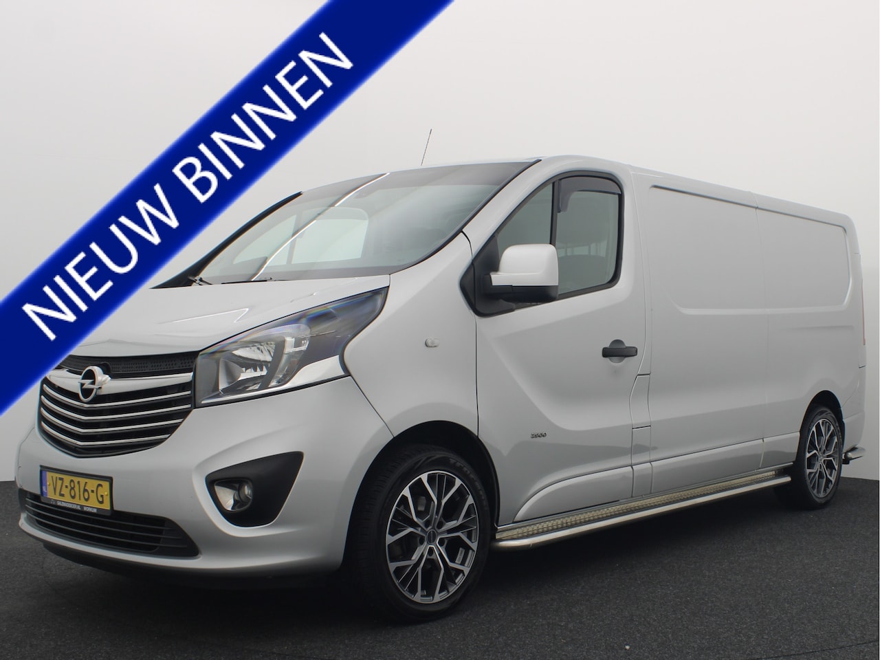 Opel Vivaro - 1.6 CDTI 120PK L2H1 Sport EcoFlex TREKHAAK / AIRCO / CAMERA / NAVI / ELEK RAMEN / ZEER NET - AutoWereld.nl