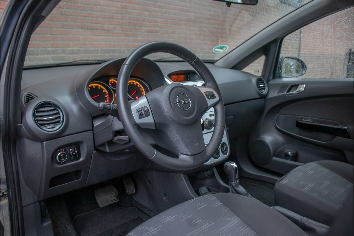 Opel Corsa - 1.4-16V Automaat Edition 5-deurs, Nederlandse auto, Lichtmetalen velgen, Trekhaak. - AutoWereld.nl