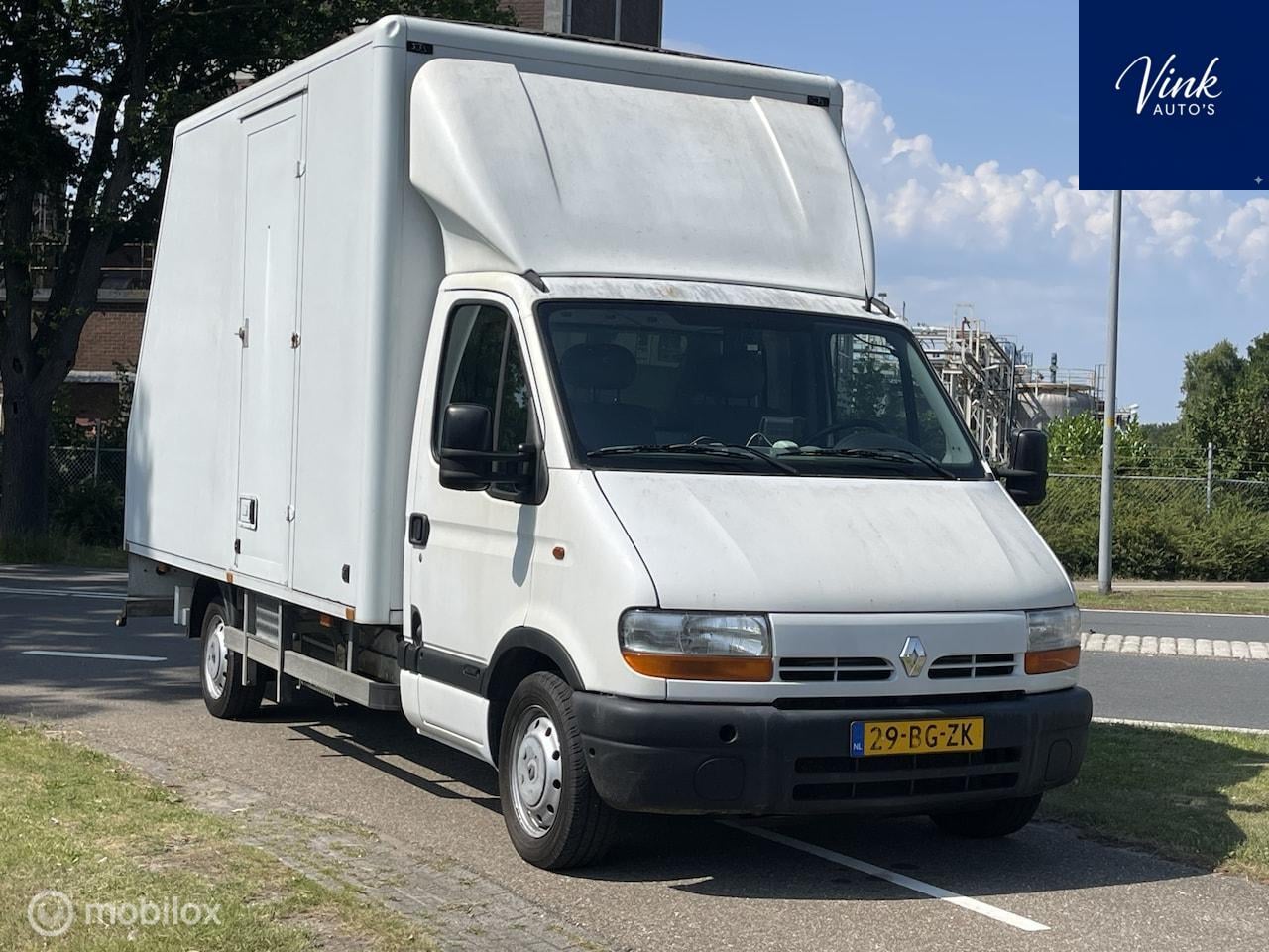 Renault Master - T35 2.2dCi L3H2 | Bakwagen | 72000 km | Ingericht als camper | Perfect voor auto- / motors - AutoWereld.nl