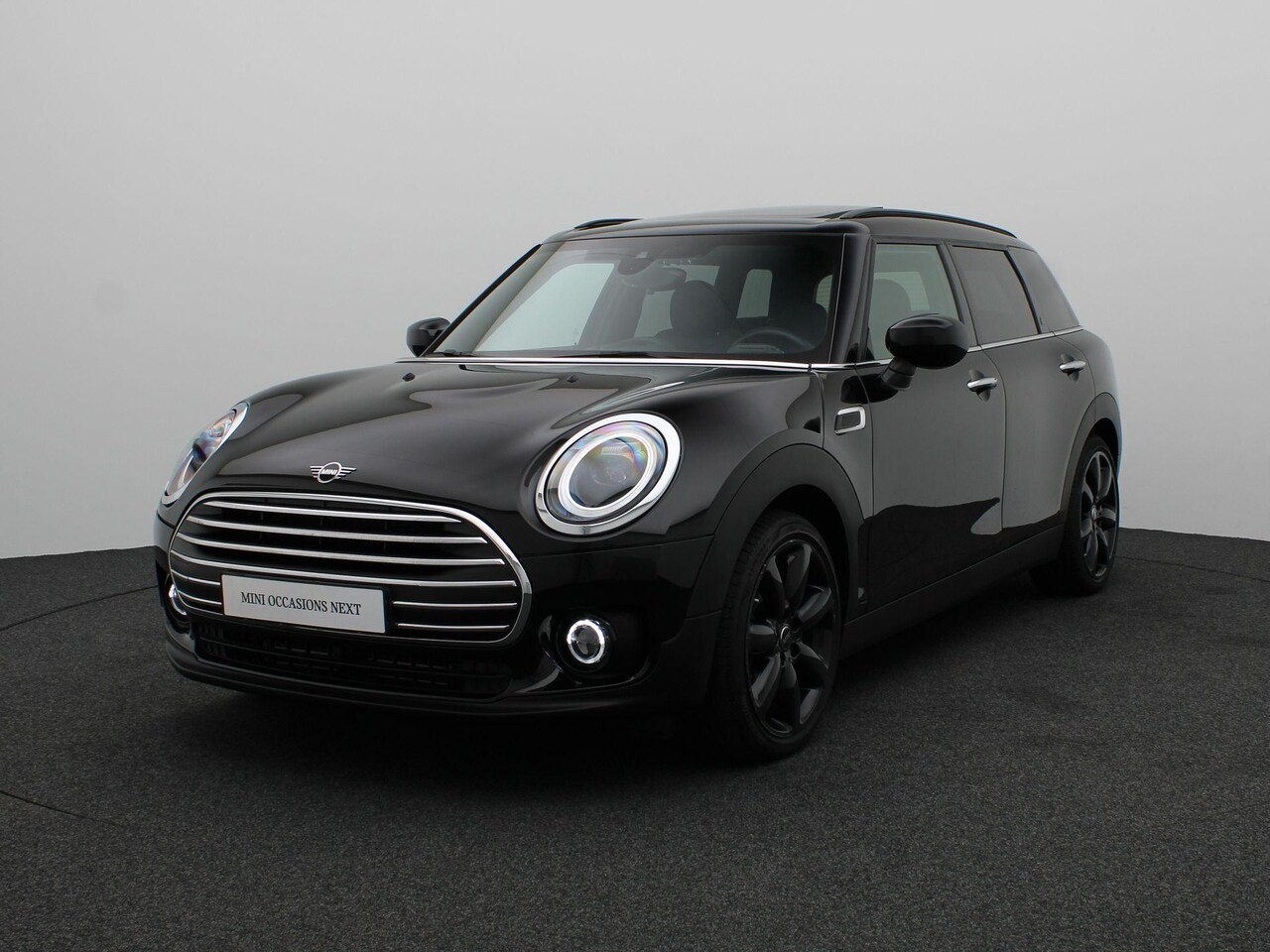 MINI Clubman - Cooper Richmond Park Edition + Adaptief Onderstel + Trekhaak + Panoramadak + 18'' - AutoWereld.nl