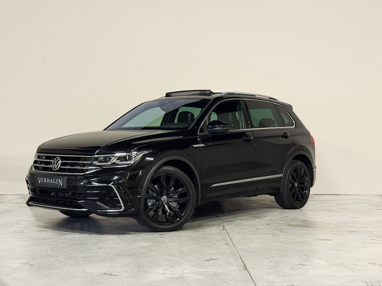 Volkswagen Tiguan - 2.0 TSI R-line Leer Pano Trekhaak 4motion - AutoWereld.nl