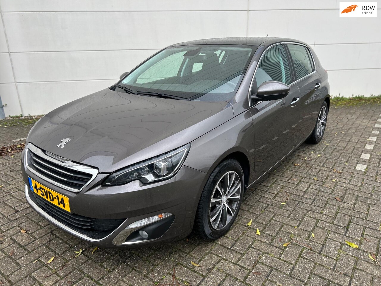 Peugeot 308 - 1.6 Première Benzine 2014 5 deurs Pano Navi Clima Cruise Keykless Trekhaak - AutoWereld.nl
