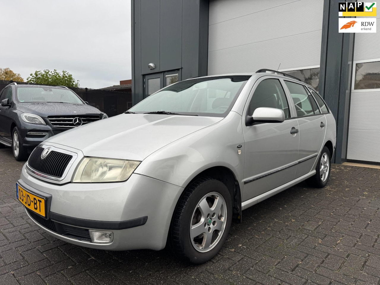 Skoda Fabia Combi - 1.4 Elegance Schuifdak Stoelverwarming - AutoWereld.nl